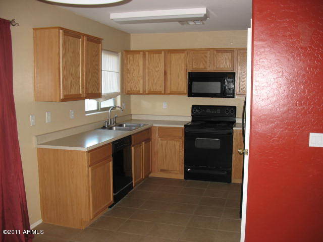 45536 West Sheridan Road Maricopa, AZ 85139 - Photo 2 of 8 kitchen
