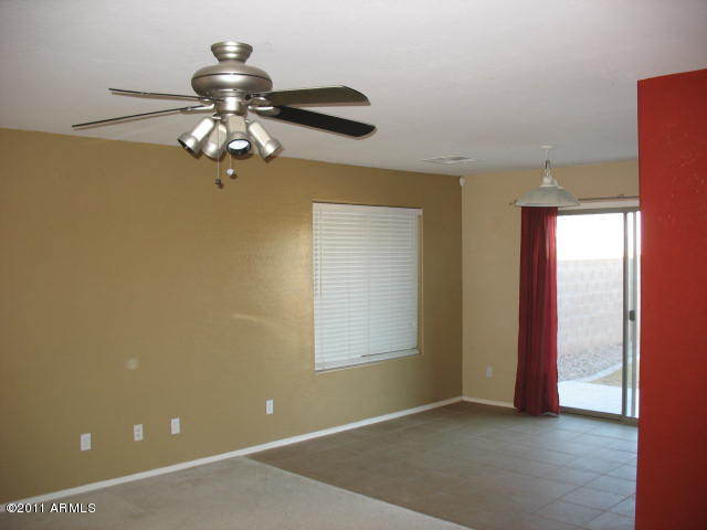 45536 West Sheridan Road Maricopa, AZ 85139 - Photo 7 of 8 dinette area