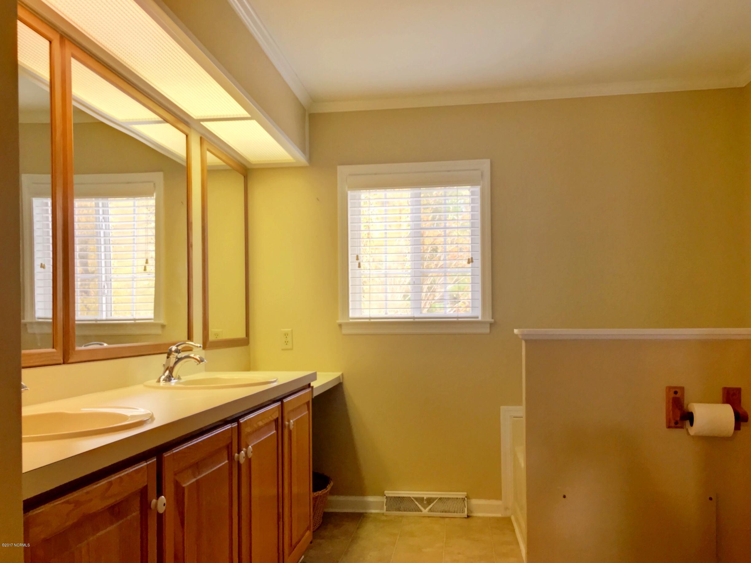 407 Quartermaster Court Hampstead, NC 28443 - Photo 10 of 25 Master Bath