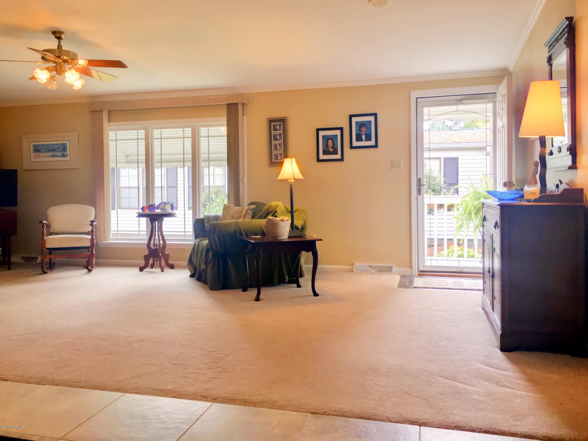407 Quartermaster Court Hampstead, NC 28443 - Photo 3 of 25 Living Room