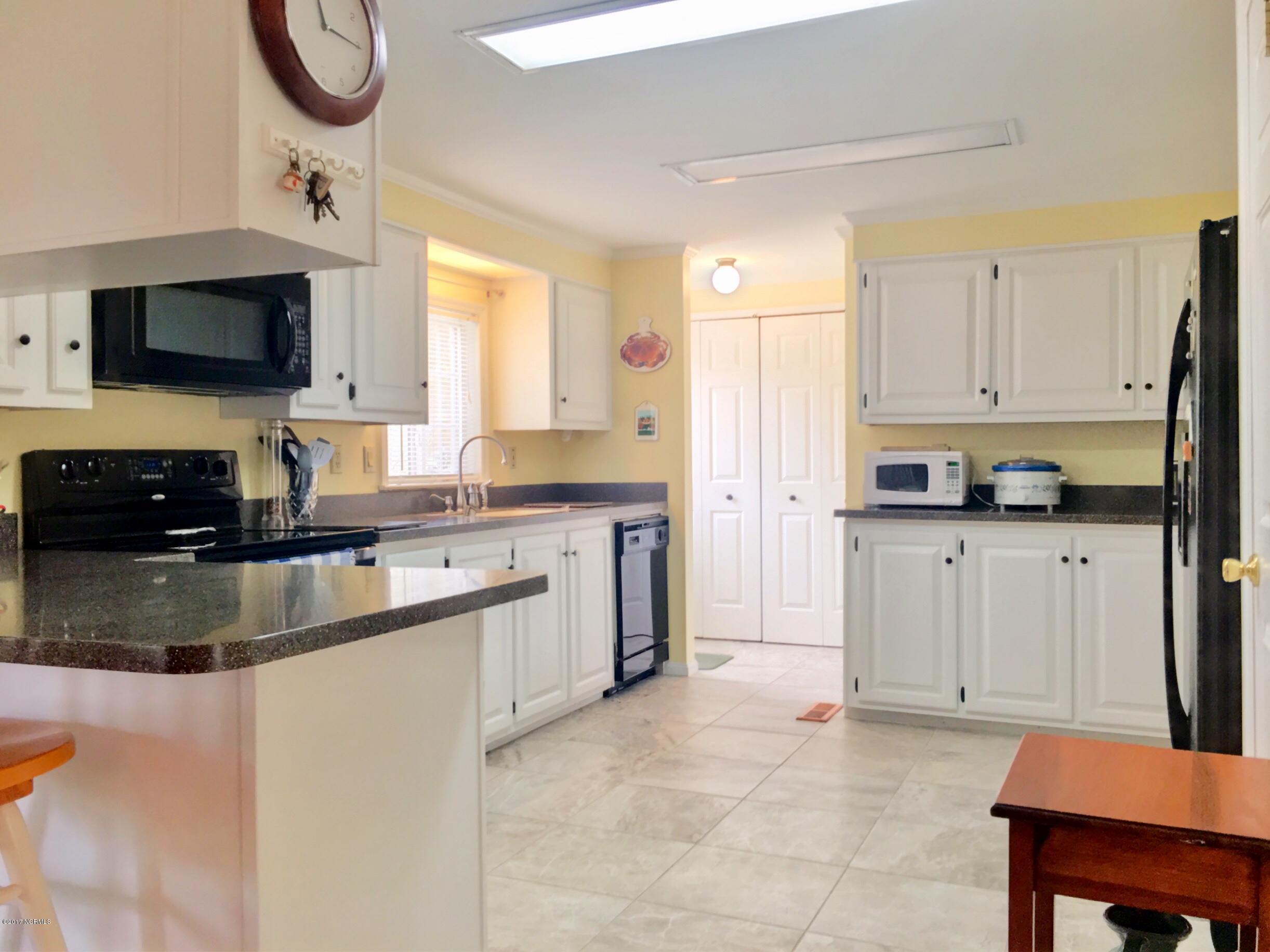 407 Quartermaster Court Hampstead, NC 28443 - Photo 4 of 25 Kitchen
