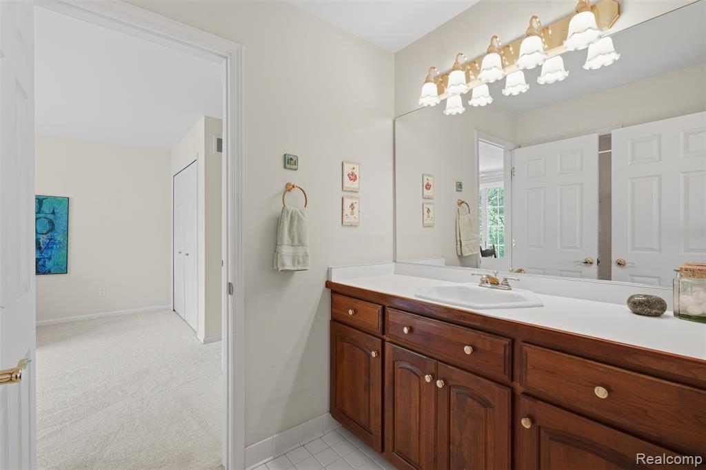 34555 Quaker Valley Road Farmington Hills, MI 48331 - Photo 31 of 53