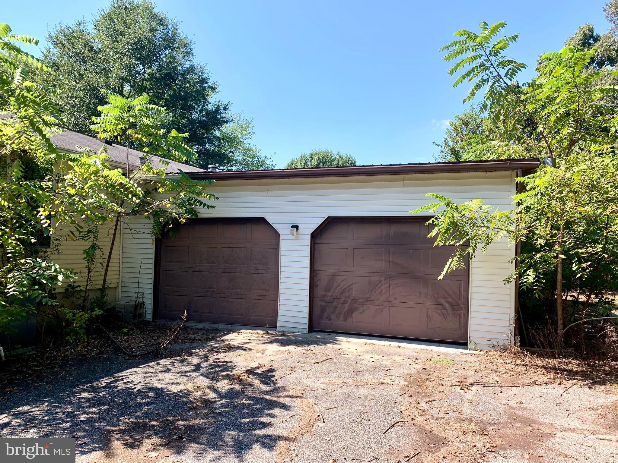 23661 Godwin School Road Millsboro, DE 19966 - Photo 4 of 28 2-car garage