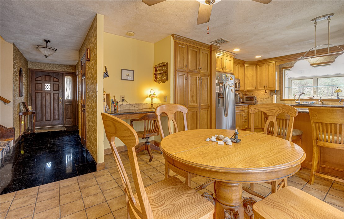 169 Franklin Road Scituate, RI 02825 - Photo 8 of 24