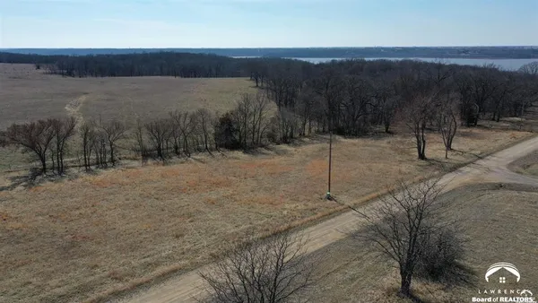 $9,000 | 8989 Greenwood Avenue, Ozawkie, KS 66070
