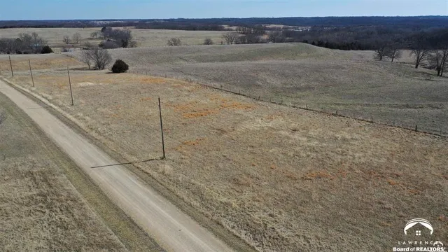 $9,000 | 8989 Greenwood Avenue, Ozawkie, KS 66070