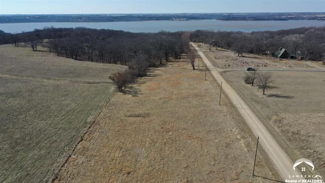 $9,000 | 8989 Greenwood Avenue, Ozawkie, KS 66070