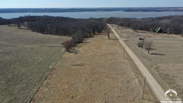 $9,000 | 8989 Greenwood Avenue, Ozawkie, KS 66070