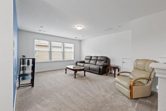 $3,950 | 925 West Drive, Aubrey, TX 76227