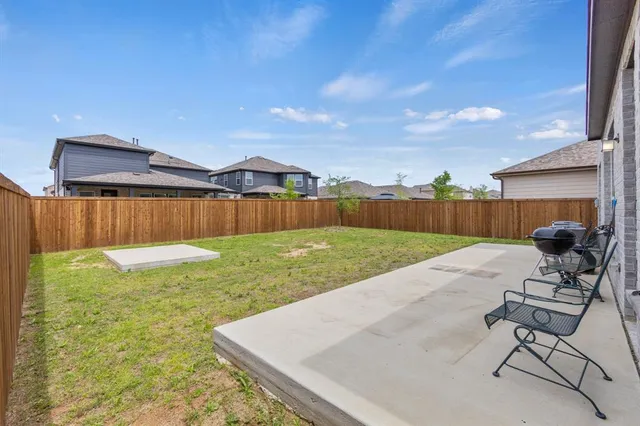 $3,950 | 925 West Drive, Aubrey, TX 76227