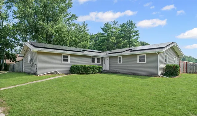 a view of a house with a yard