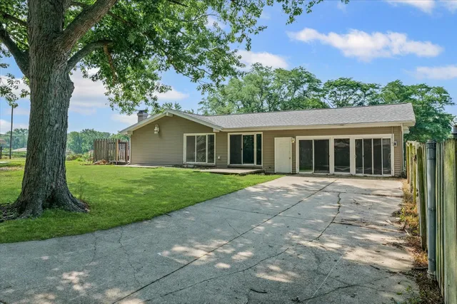 a view of a house with a yard