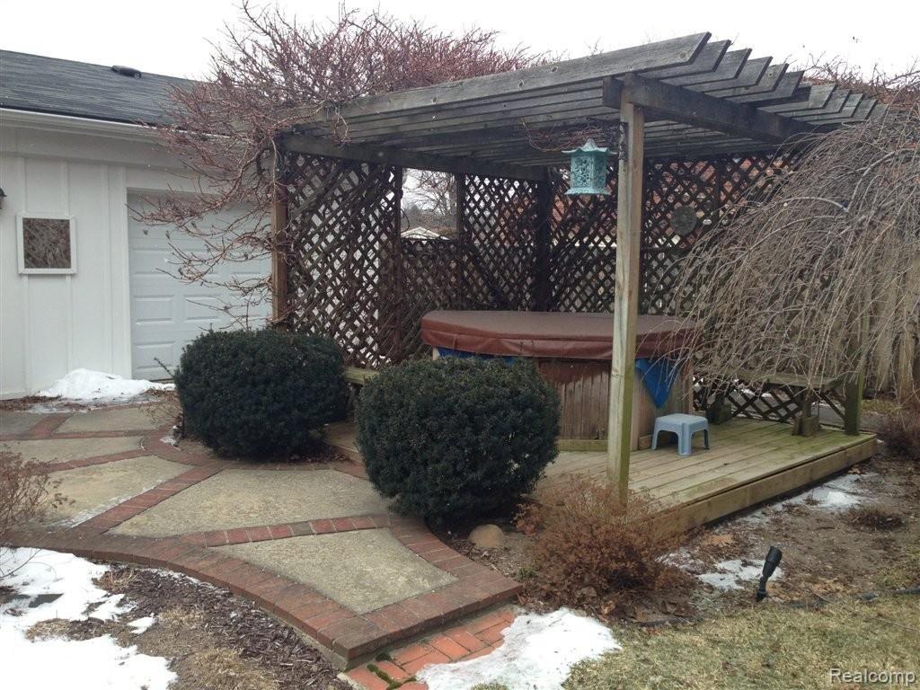 46486 Featherstone Ridge Utica, MI 48317 - Photo 24 of 25 Patio Hot Tub.jpg