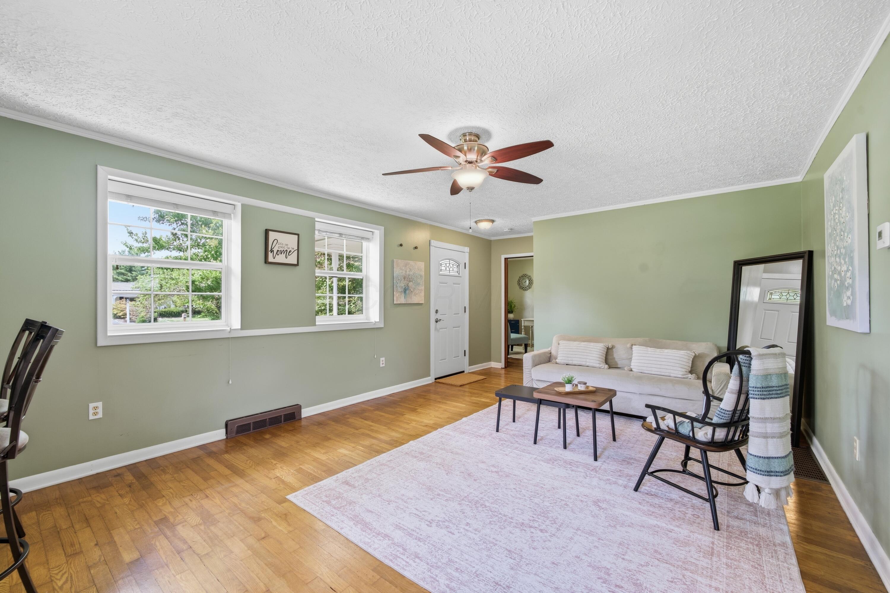 4900 Cosgray Road Hilliard, OH 43026 - Photo 10 of 26 Livingroom2