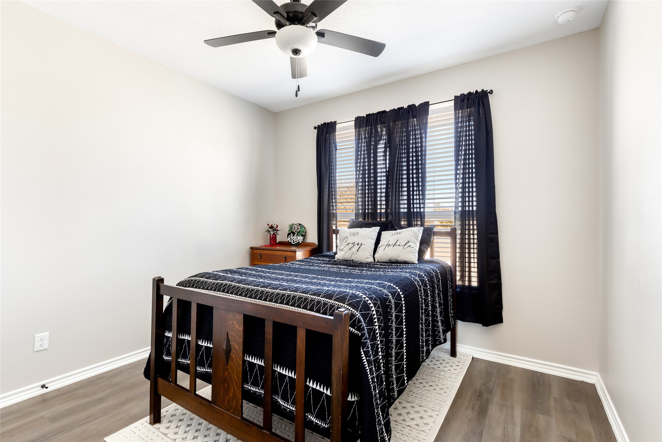 140 Swann Lane Coldspring, TX 77331 - Photo 29 of 30 Secondary bedroom