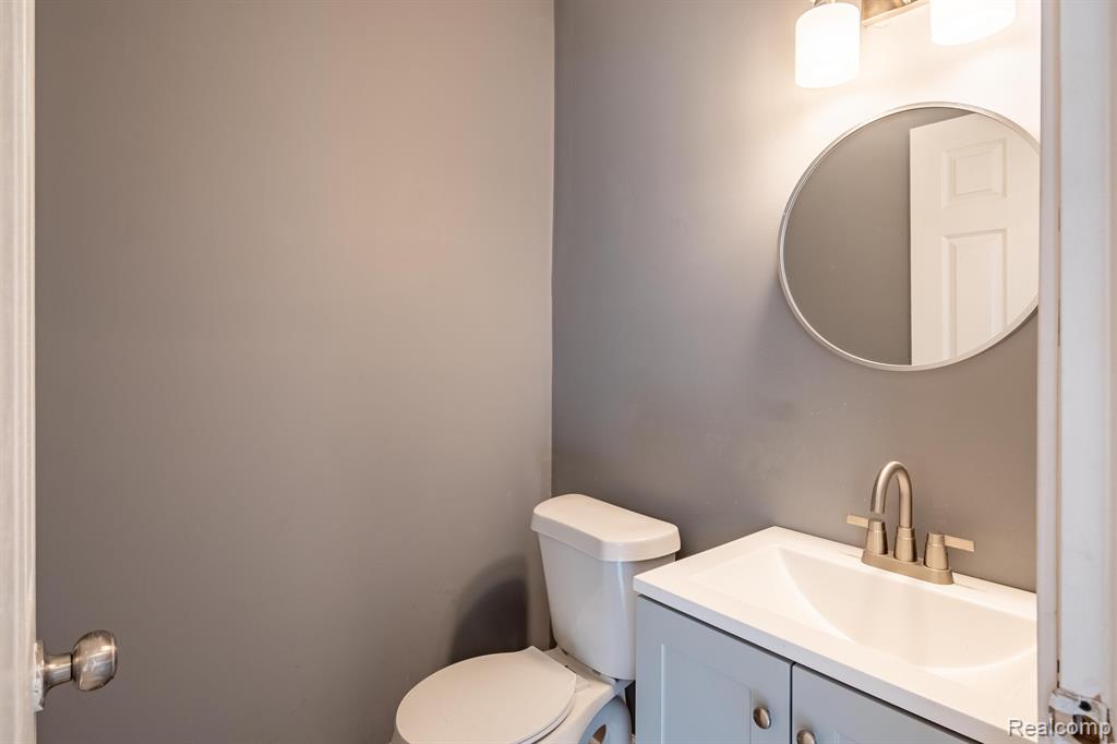 5766 Balfour Road Detroit, MI 48224 - Photo 9 of 40
