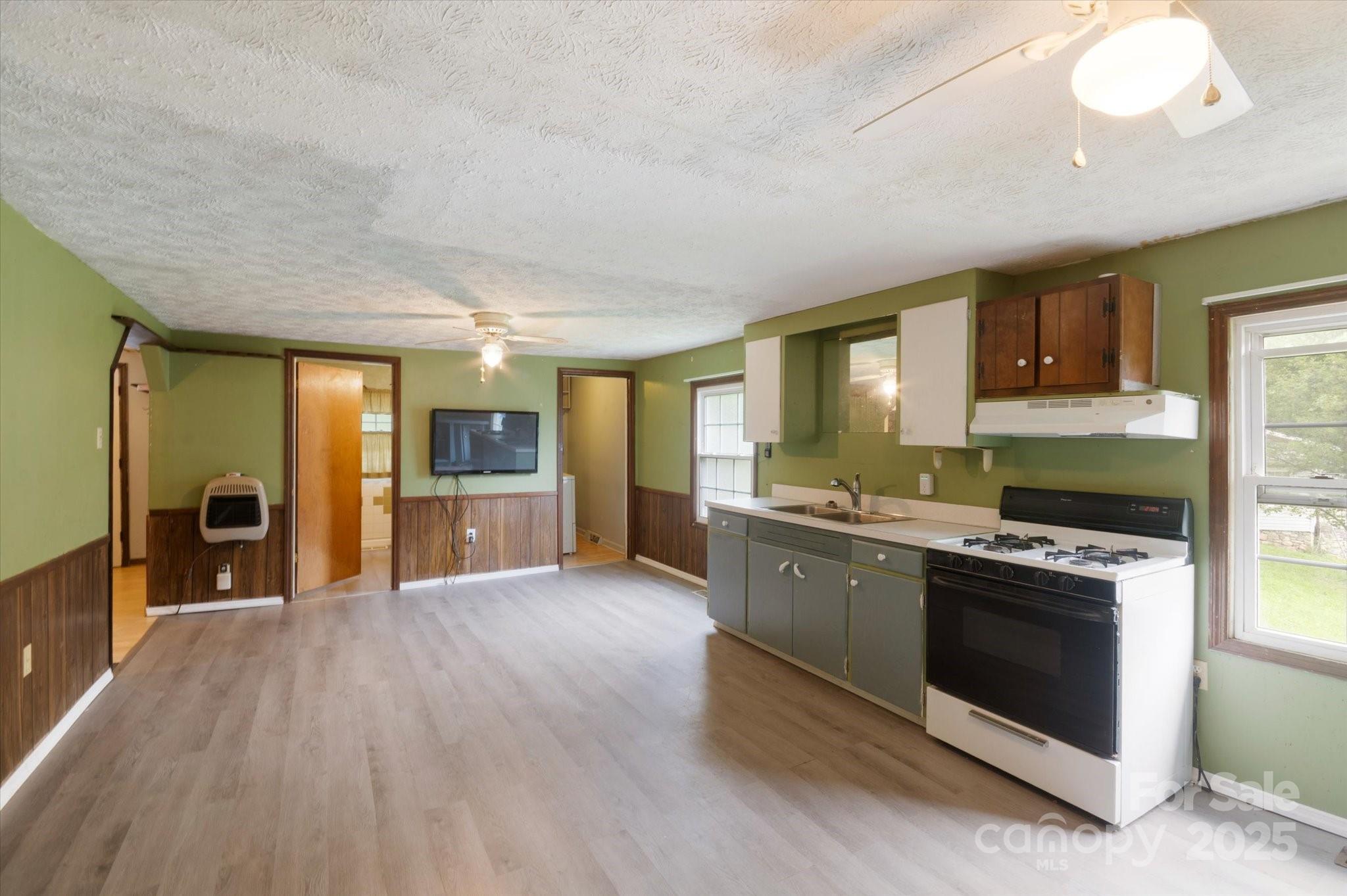 76 Lookout Road Asheville, NC 28804 - Photo 5 of 22 Gallery Image 5