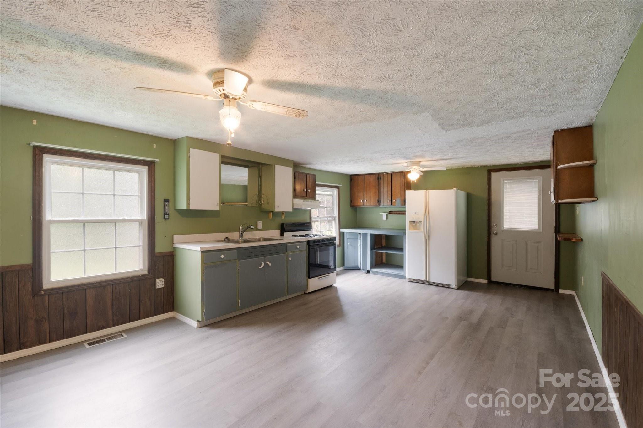 76 Lookout Road Asheville, NC 28804 - Photo 6 of 22 Gallery Image 6