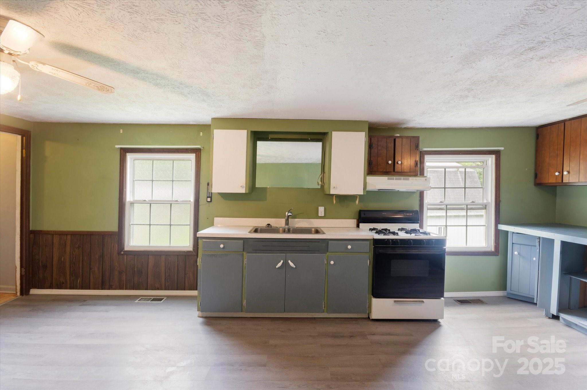76 Lookout Road Asheville, NC 28804 - Photo 7 of 22 Gallery Image 7