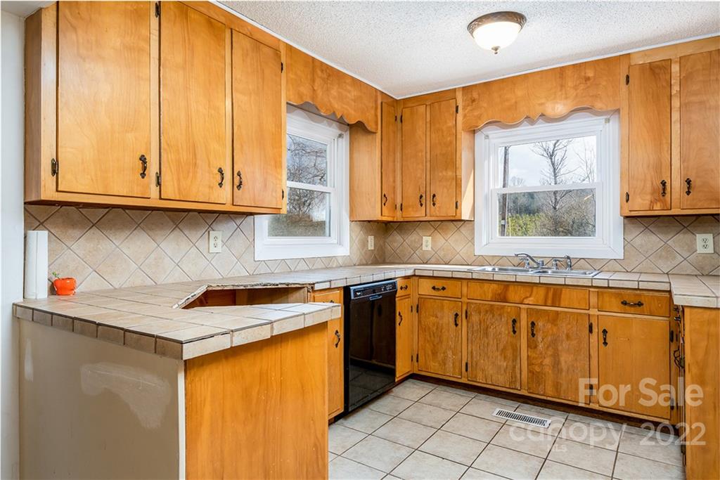 1283 Ring Tail Road Claremont, NC 28610 - Photo 7 of 24 Gallery Image 7