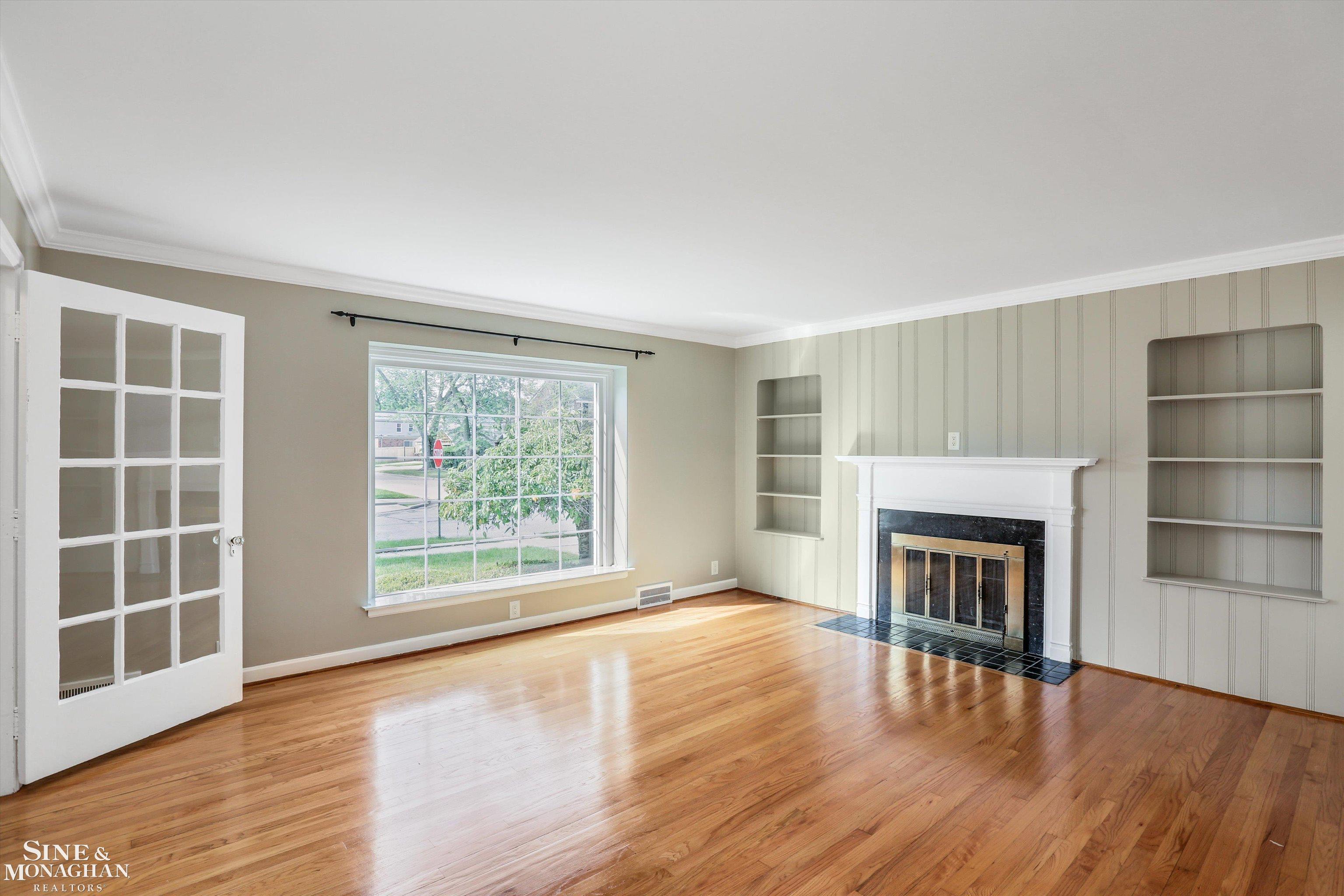1466 Hampton Road Grosse Pointe Woods, MI 48236 - Photo 7 of 31
