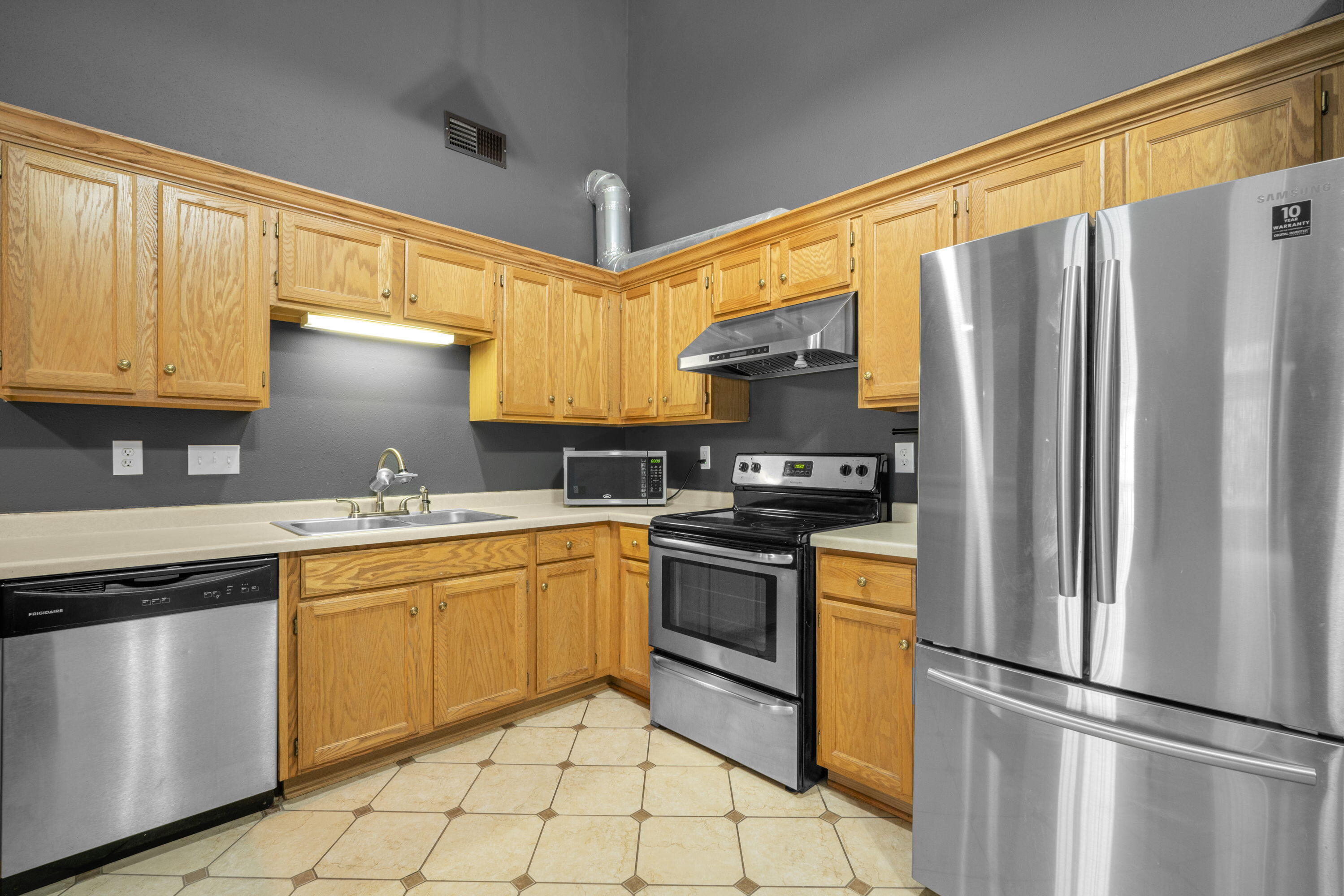 9322 West Loomis Road, Unit 5 Franklin, WI 53132 - Photo 3 of 19 Kitchen