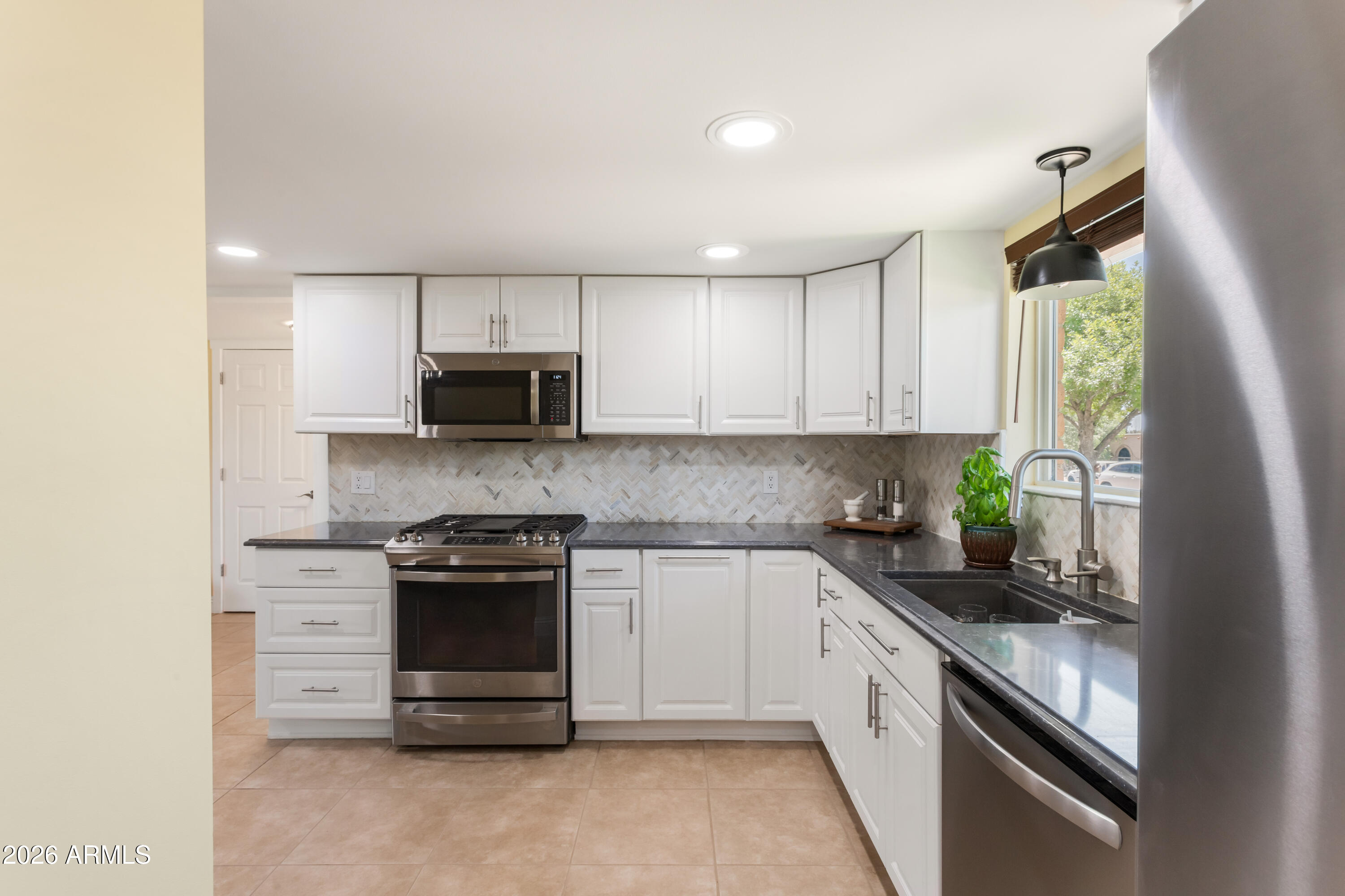 805 Suffolk Road Sierra Vista, AZ 85635 - Photo 16 of 49 kitchen from laundry