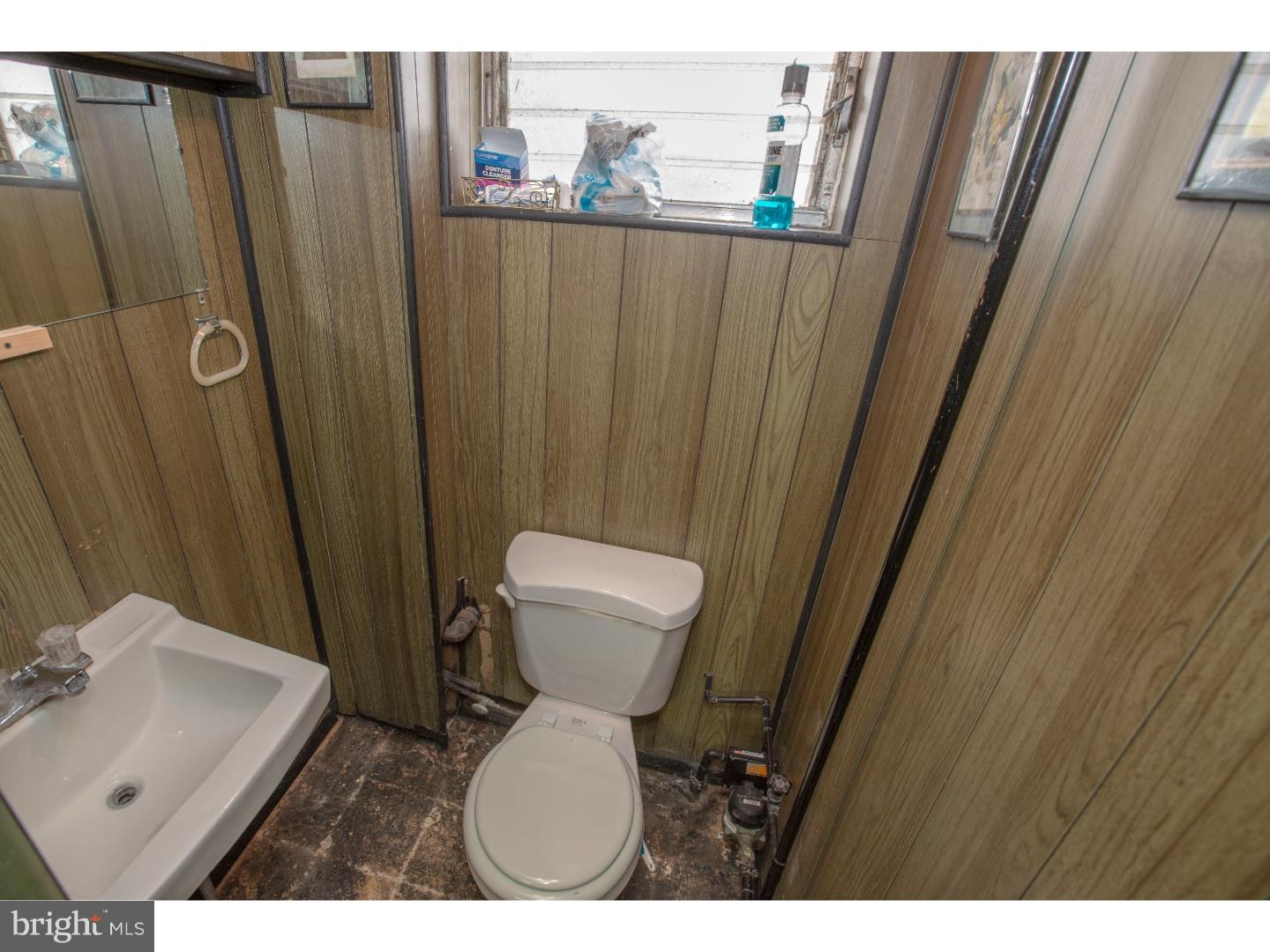 12785 Dunks Ferry Road Philadelphia, PA 19154 - Photo 15 of 19 Half Bath
