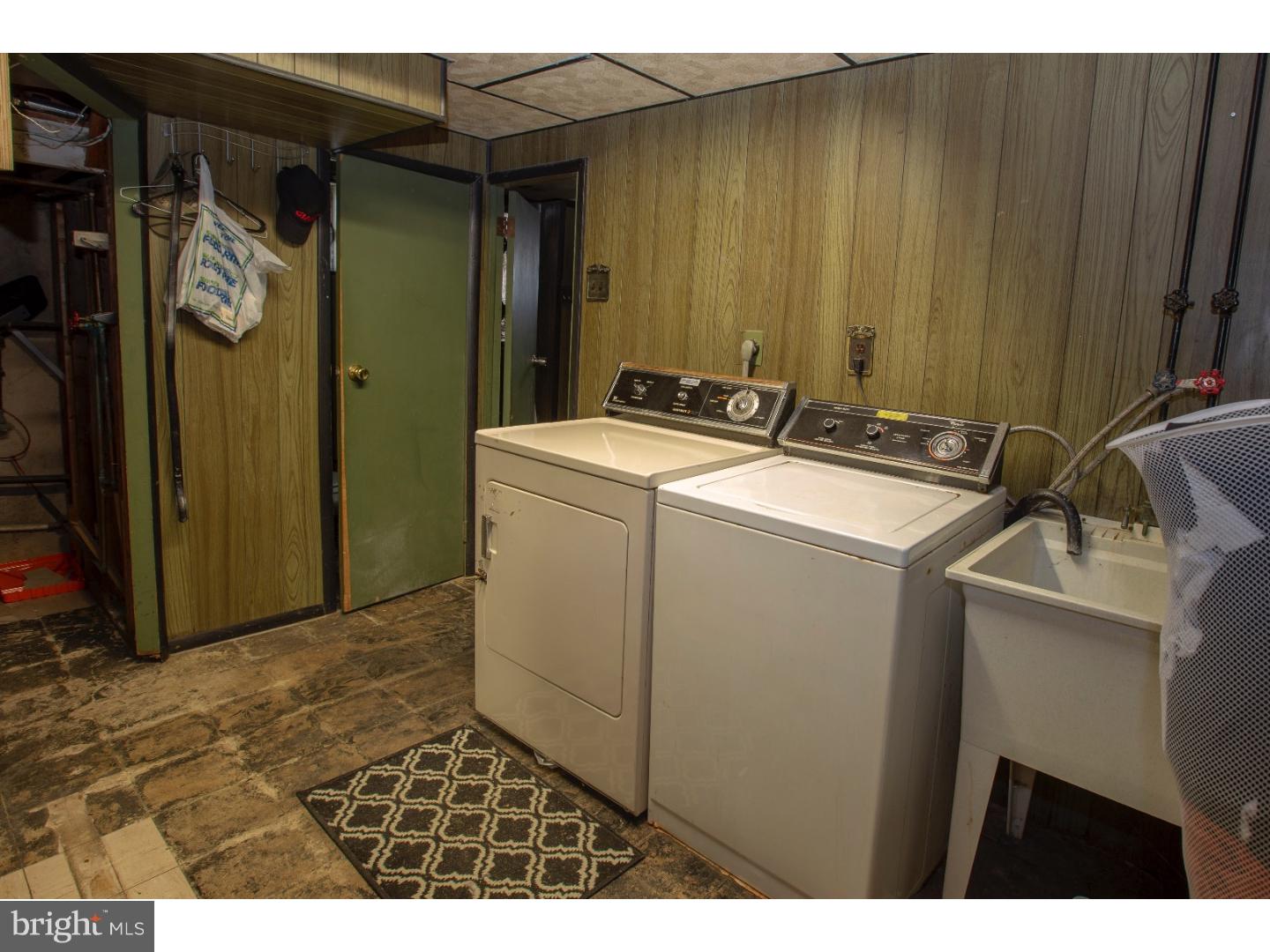 12785 Dunks Ferry Road Philadelphia, PA 19154 - Photo 16 of 19 Laundry Room
