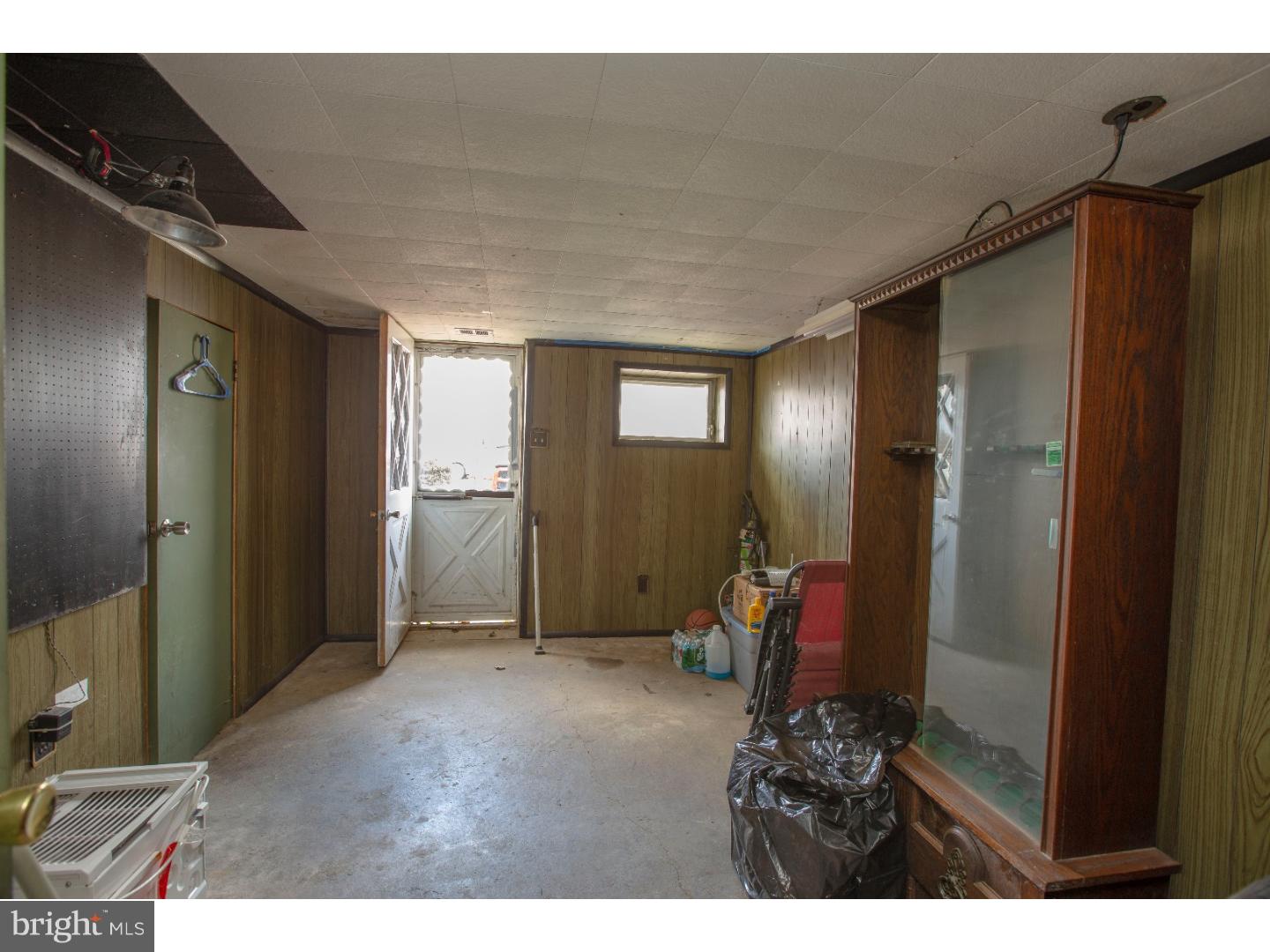 12785 Dunks Ferry Road Philadelphia, PA 19154 - Photo 17 of 19 Garage