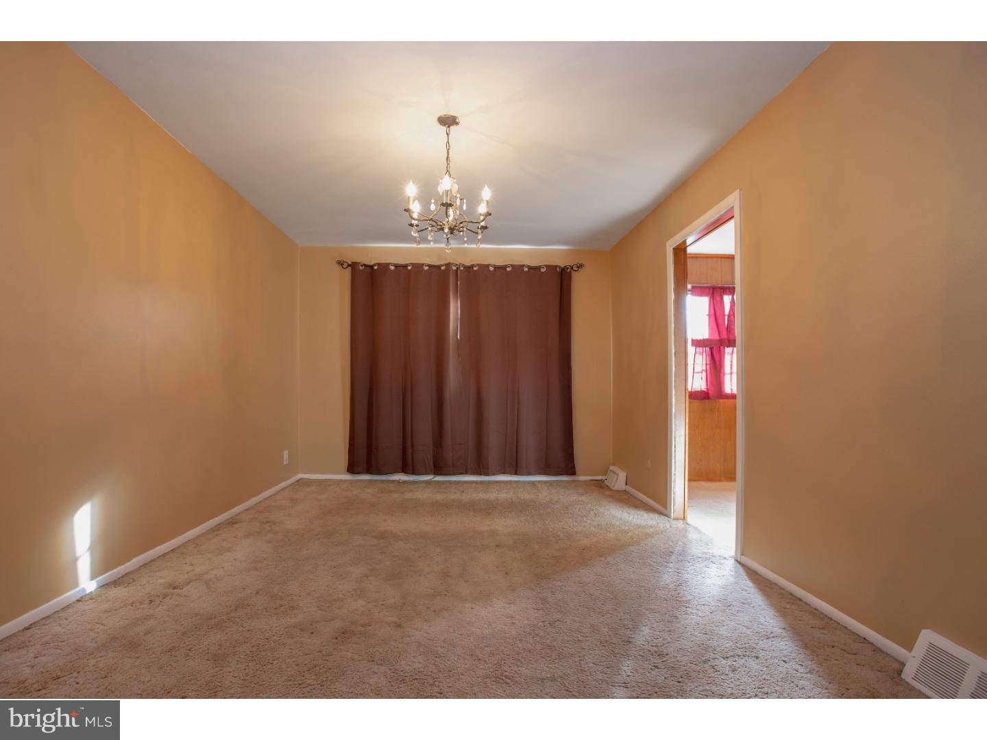 12785 Dunks Ferry Road Philadelphia, PA 19154 - Photo 3 of 19 Dining Room