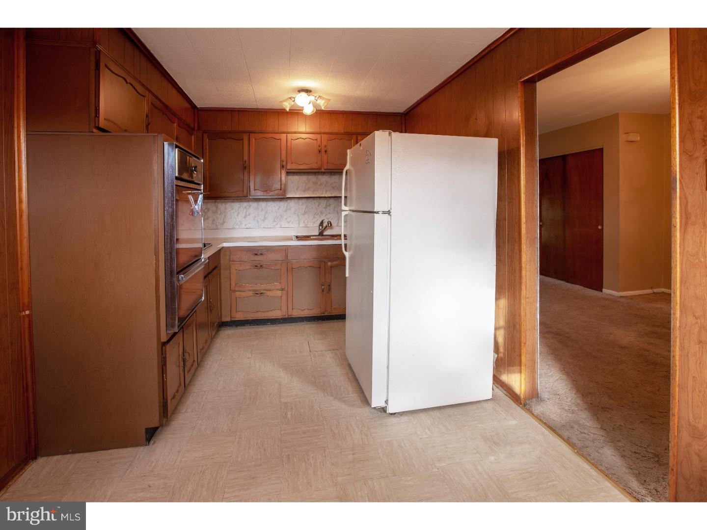 12785 Dunks Ferry Road Philadelphia, PA 19154 - Photo 5 of 19 Kitchen