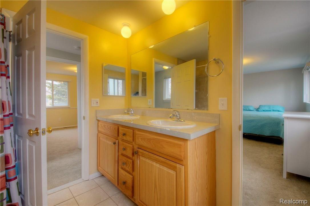 39823 Cheviot Road Canton, MI 48188 - Photo 22 of 34 21.5 Full Bath