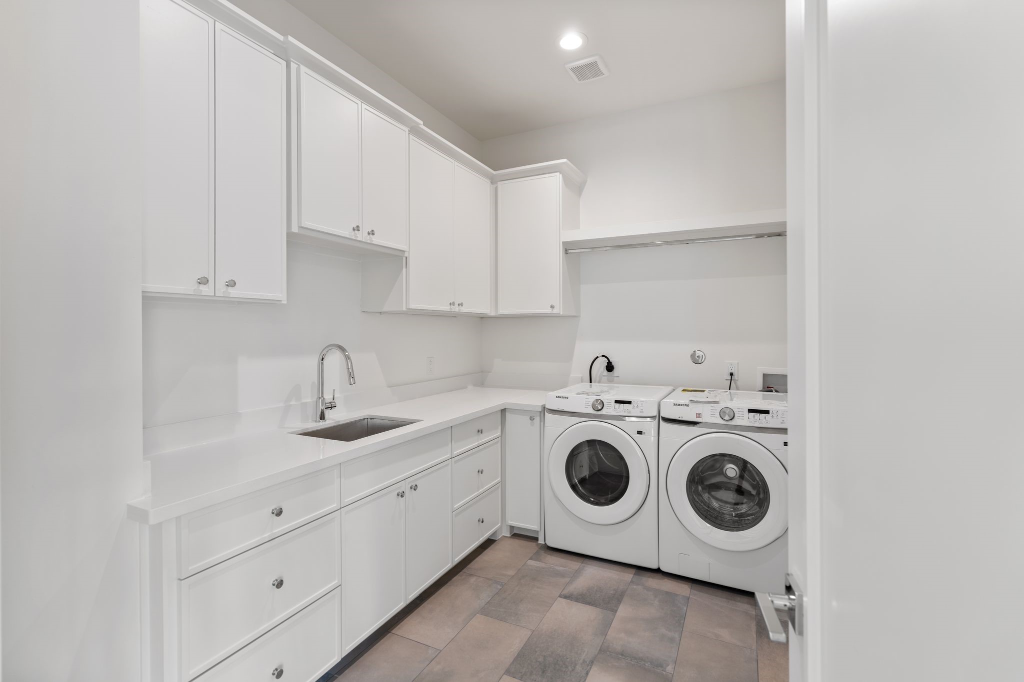 1407 Martin Street Houston, TX 77018 - Photo 28 of 44 a utility room with sink dryer and washer