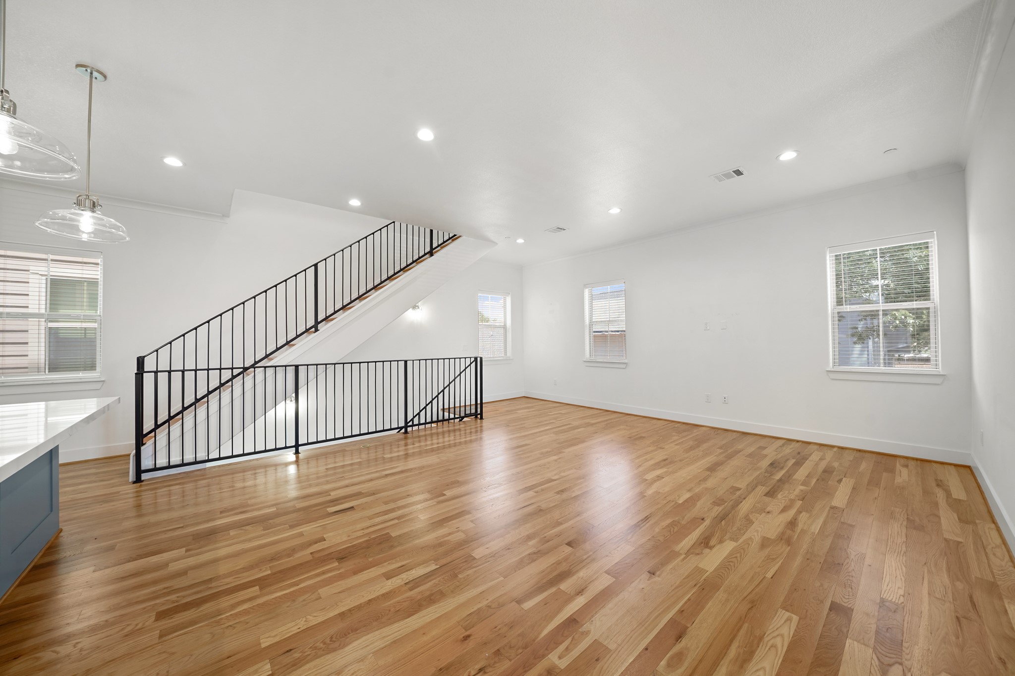 5345 Larkin Street Houston, TX 77007 - Photo 19 of 21 Open spacious floor plan