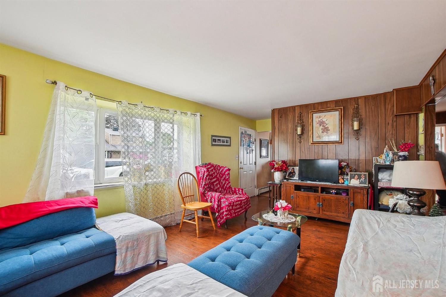 30 Kenmore Road Edison, NJ 08817 - Photo 9 of 25 a living room with furniture and a large window