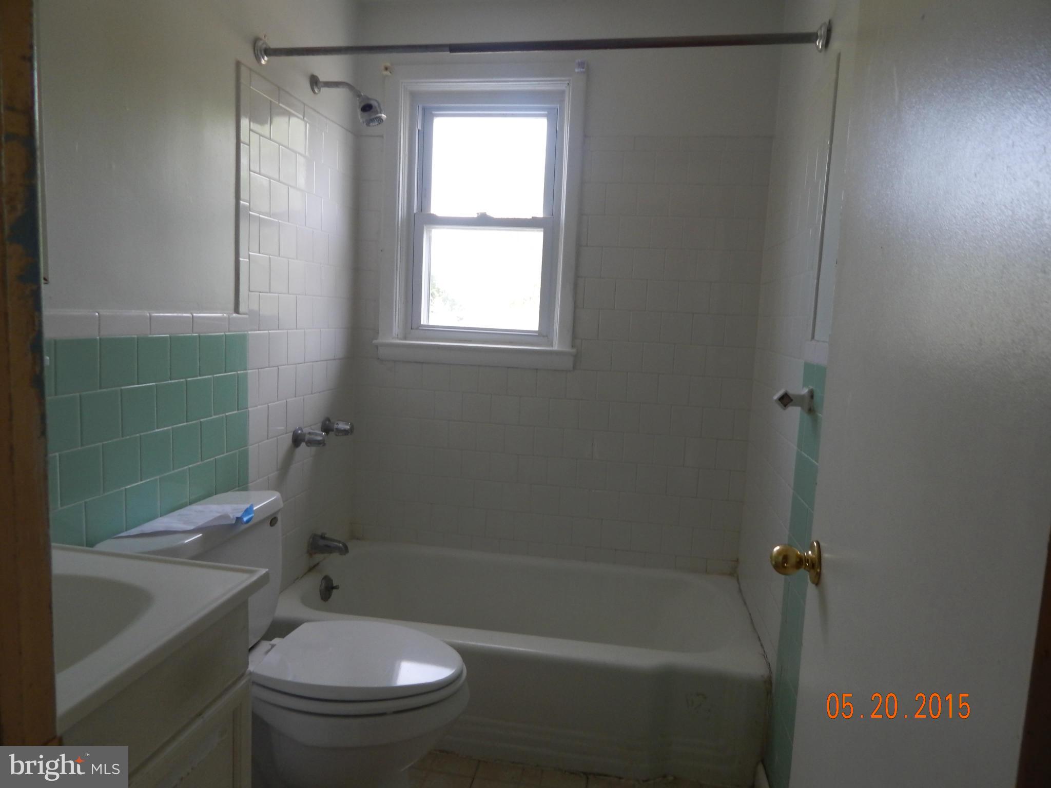 1657 Poles Road Baltimore, MD 21221 - Photo 5 of 8 Bath