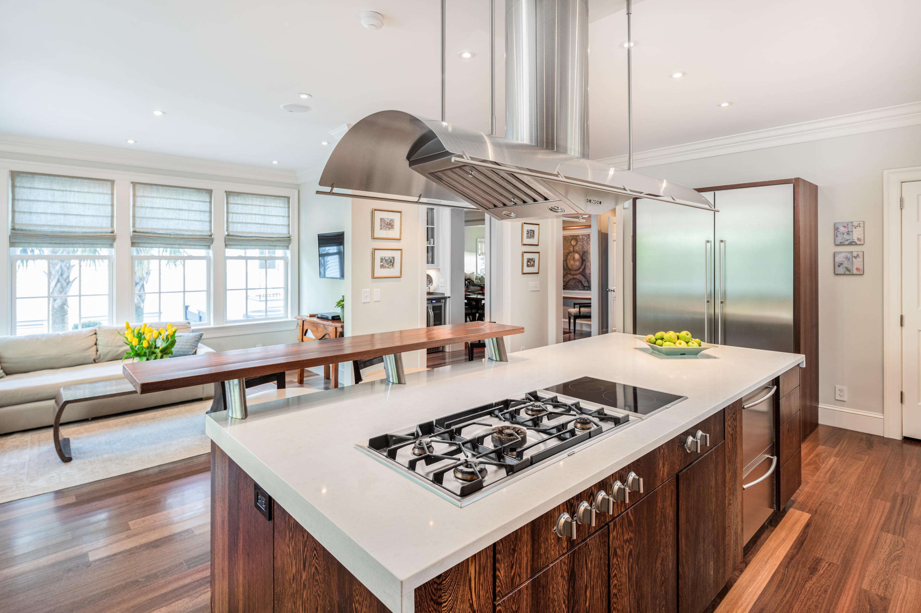 82 Murray Boulevard Charleston, SC 29401 - Photo 16 of 42 Kitchen & Sitting Area