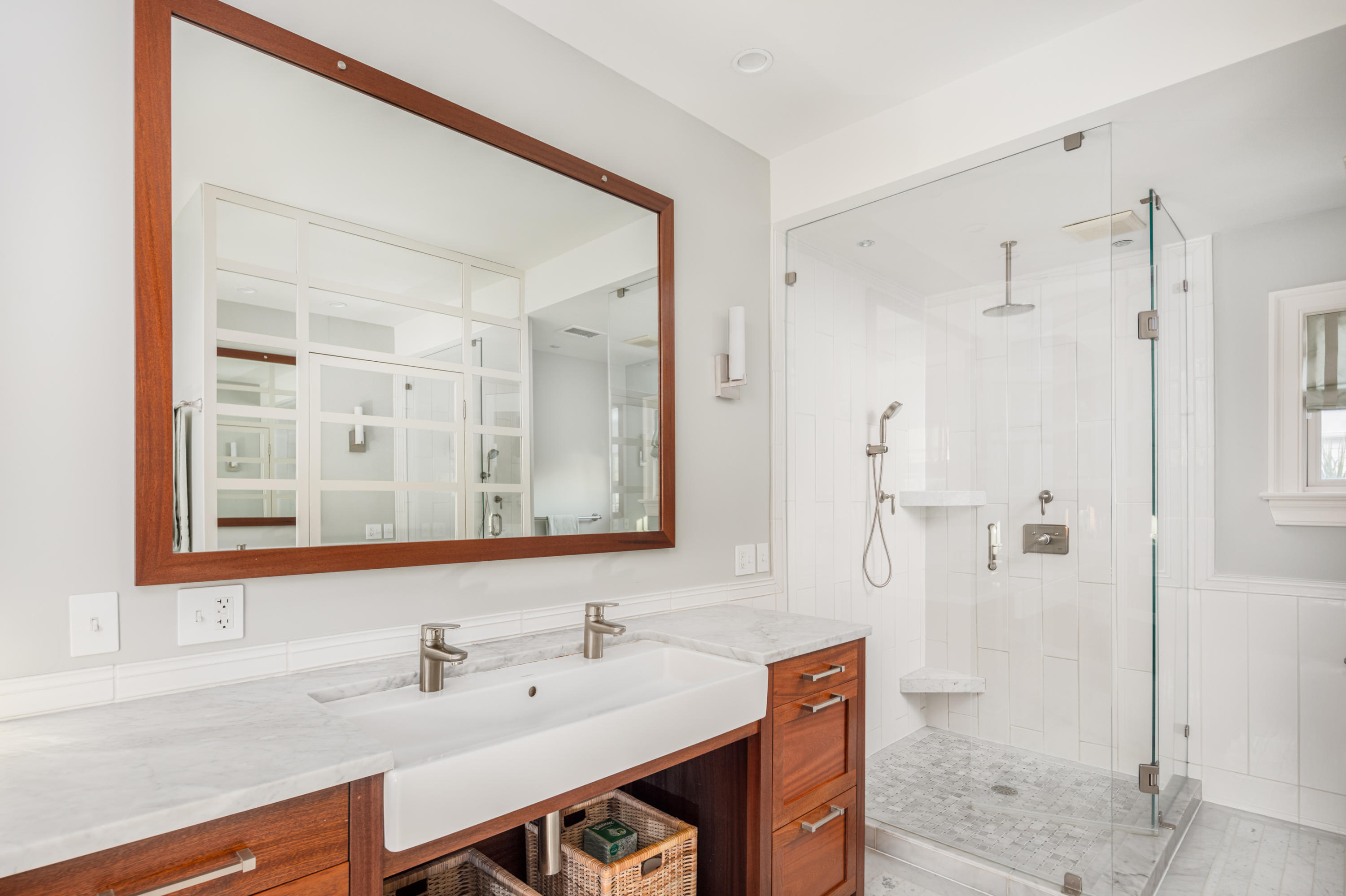 82 Murray Boulevard Charleston, SC 29401 - Photo 22 of 42 En Suite Master Bath