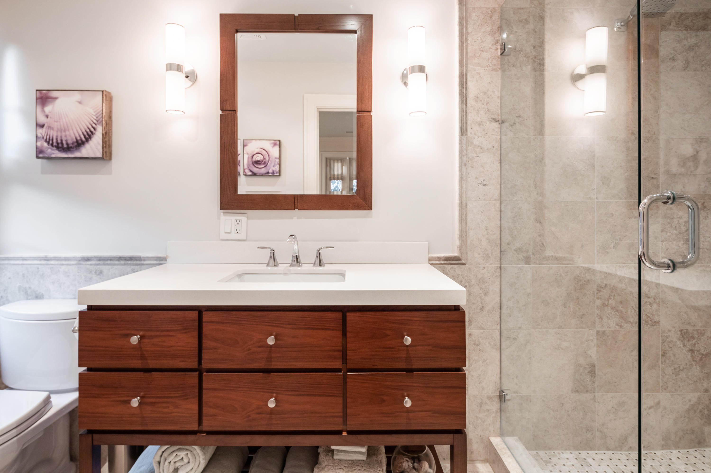 82 Murray Boulevard Charleston, SC 29401 - Photo 27 of 42 Guest Bath