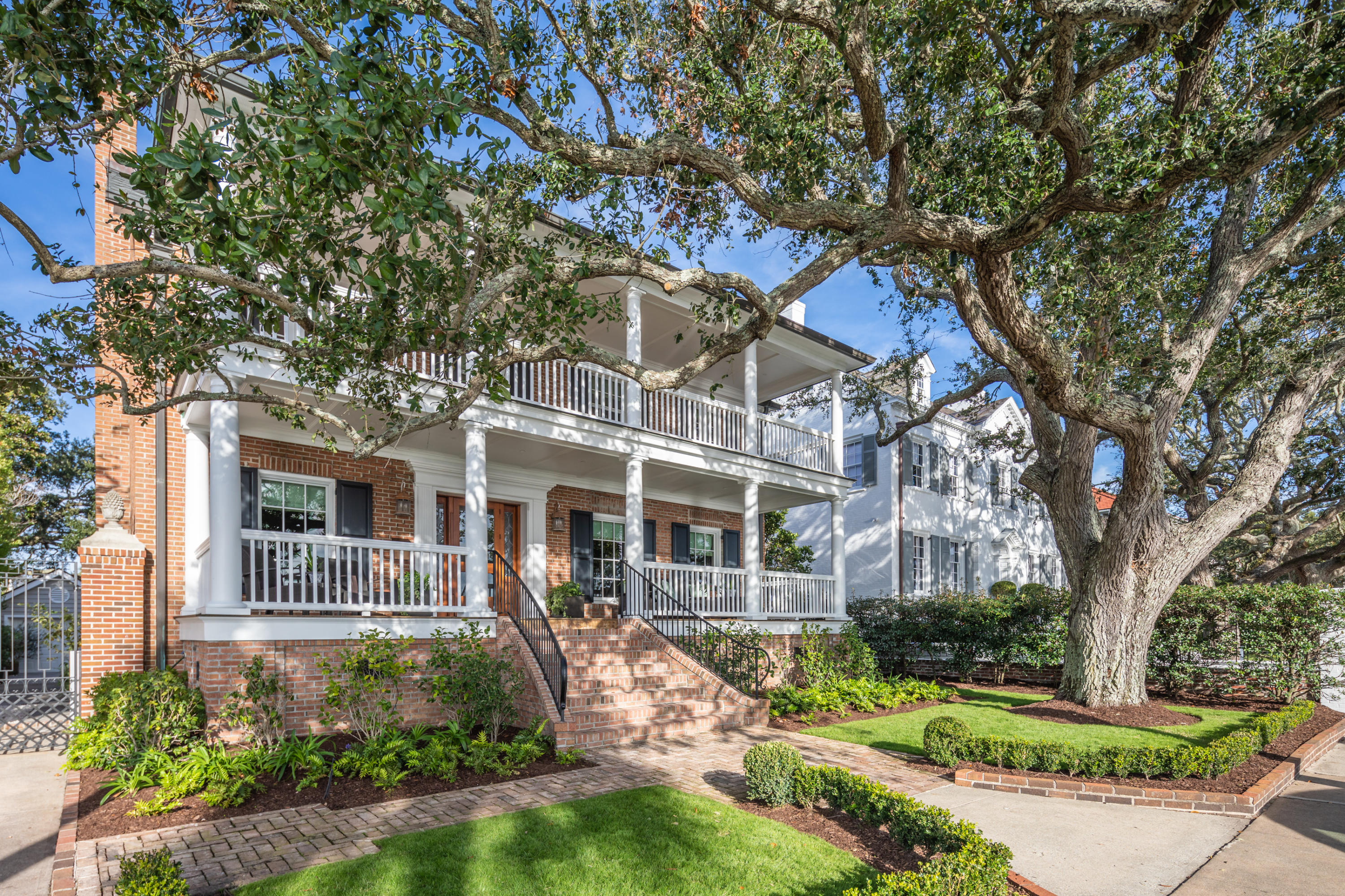 82 Murray Boulevard Charleston, SC 29401 - Photo 4 of 42 Front of the House