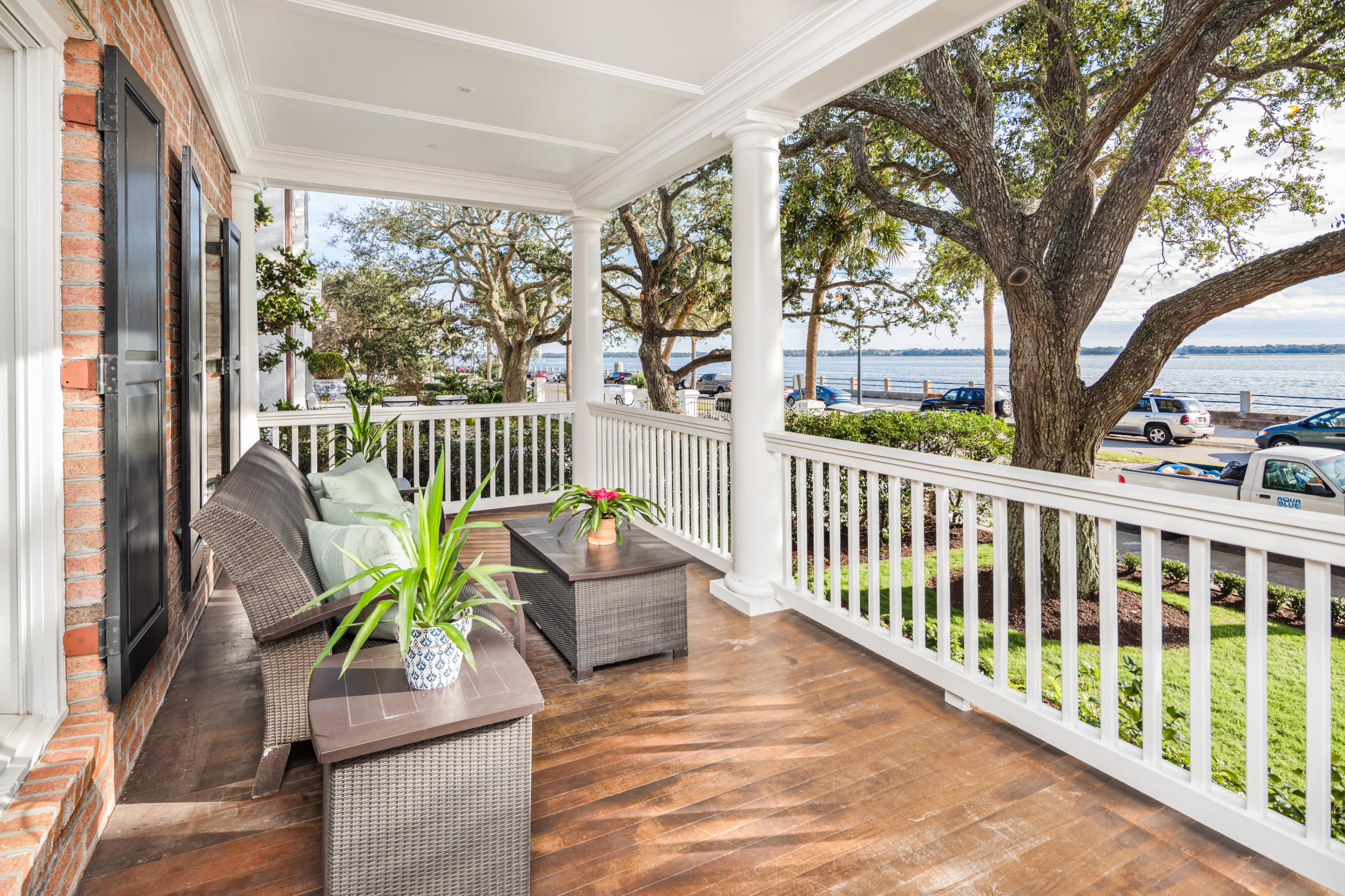 82 Murray Boulevard Charleston, SC 29401 - Photo 5 of 42 Front Porch