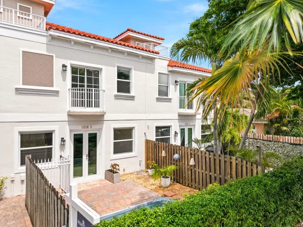 $4,300 | 1224 Northeast 18th Avenue, Unit 1, Fort Lauderdale, FL 33304