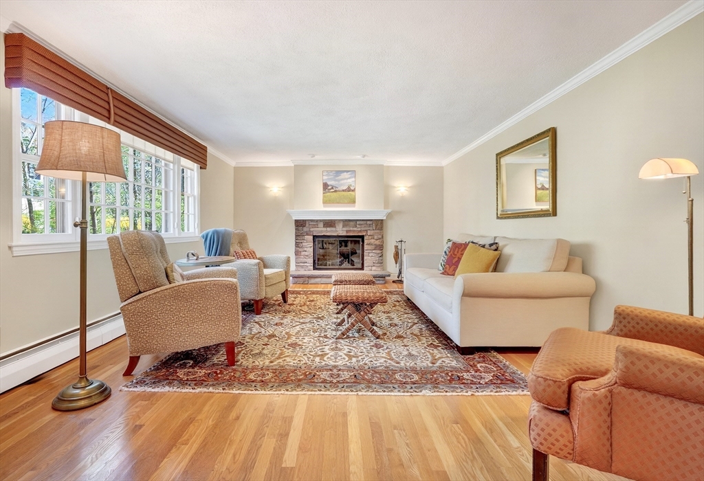 14 Beverly Road Bedford, MA 01730 - Photo 3 of 38