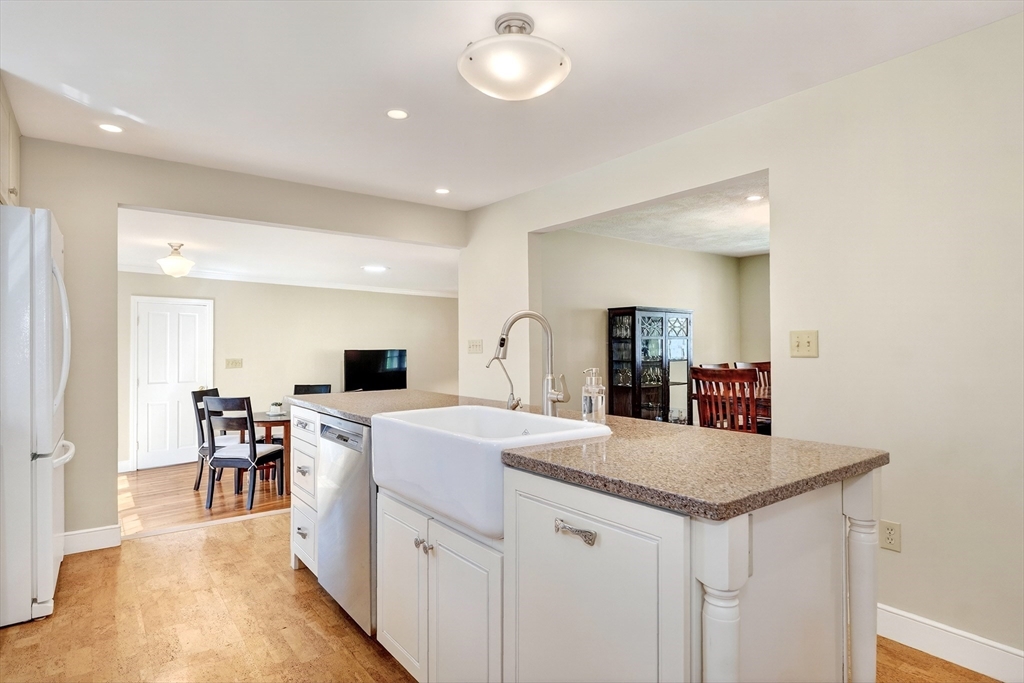 14 Beverly Road Bedford, MA 01730 - Photo 7 of 38