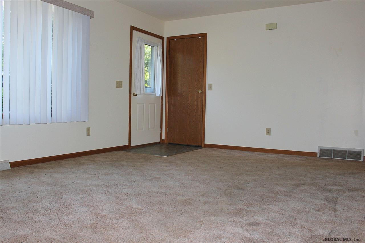 927 River Road Rotterdam, NY 12306 - Photo 3 of 25 Photo 3
