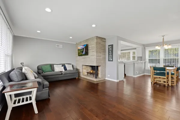 $325,000 | 1807 Glenwood Avenue, Joliet, IL 60435