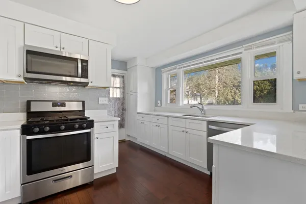 $325,000 | 1807 Glenwood Avenue, Joliet, IL 60435