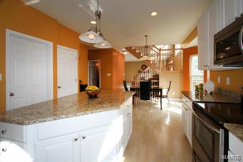 633 Castle Ridge Drive Ballwin, MO 63021 - Photo 8 of 31 Gallery Image 8