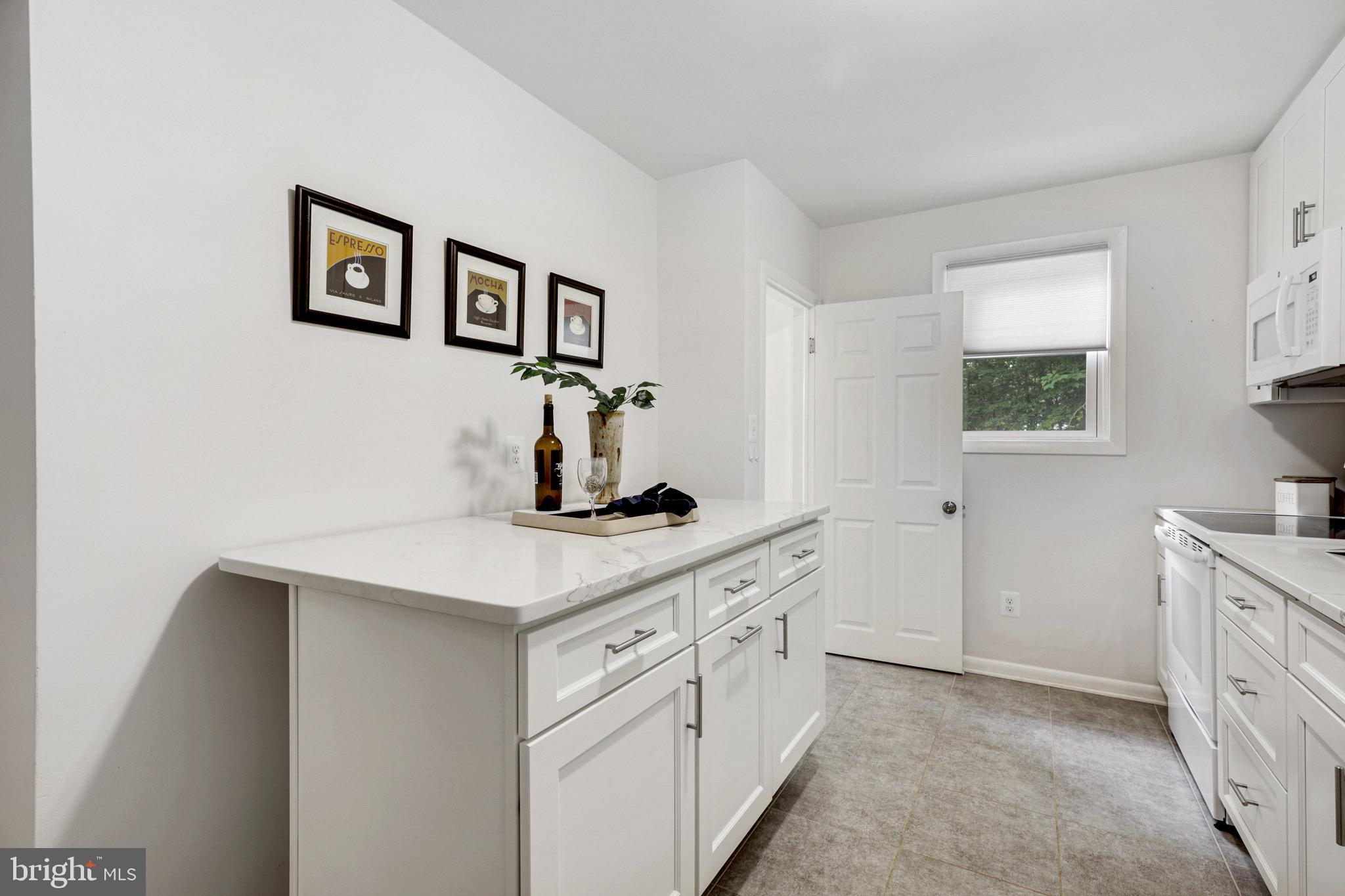 701 East Quaker Bottom Road Sparks, MD 21152 - Photo 9 of 45 Custom Island provides extra storage